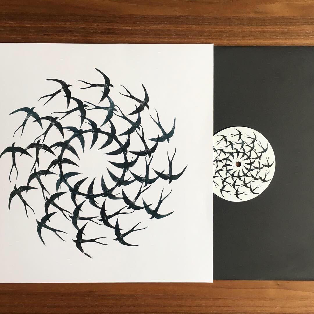 Record cover made of a lino print, consisting of swallows flying in a circle