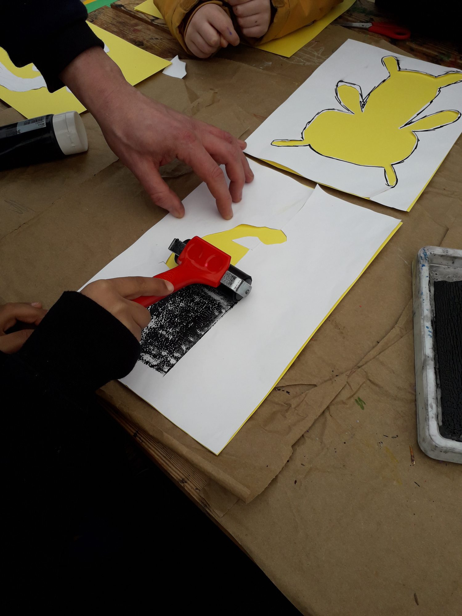 Children learning to linoprint